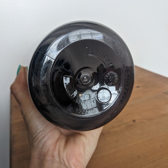 CamelBak | 1.5L Chute Mag BPA Free Water Bottle Charcoal - Picture 5 of 5